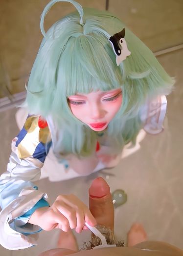 自购推特高颜值露脸萝莉-各种cos口交吞精，cos女一起女同互舔，亲嘴，cos圈的极品高颜值反差萝莉 UVZ